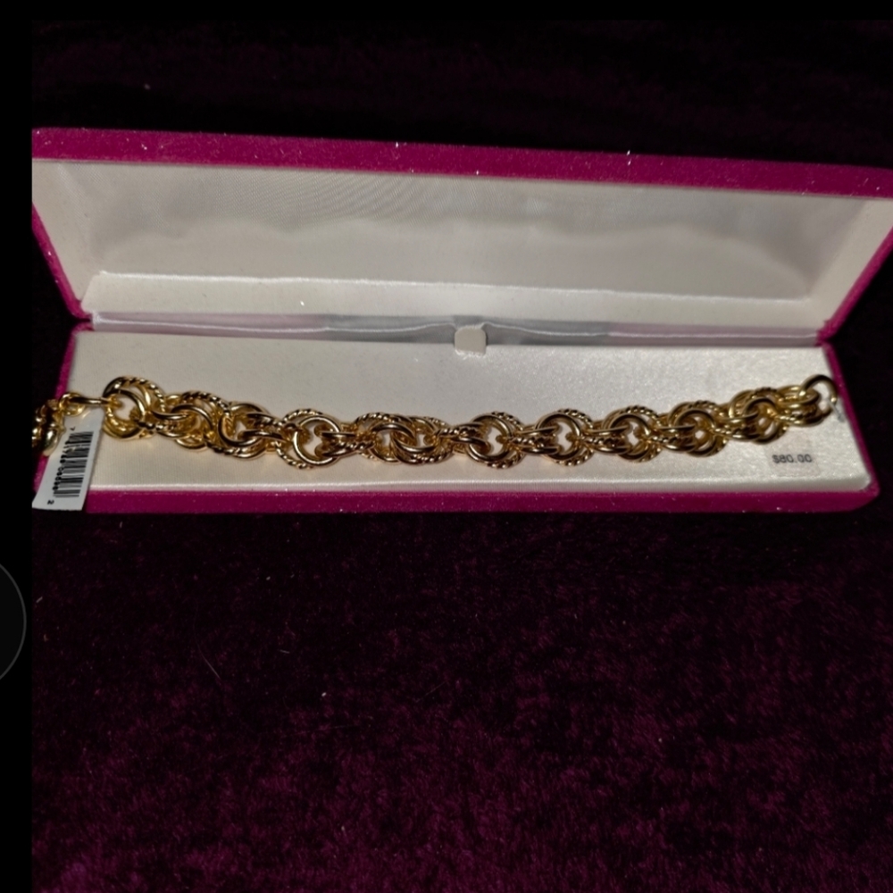 Elegant Gold Bracelet